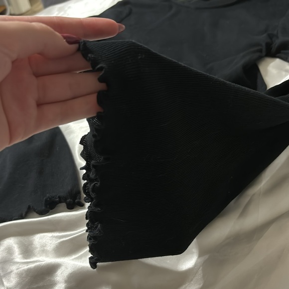 NEW Cropped black long sleeved Size us L - Picture 2 of 5